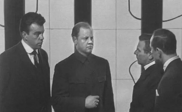 Кадры из фильма Шестое июля режиссер Ю Карасик сценарий М Шатрова в - фото 74