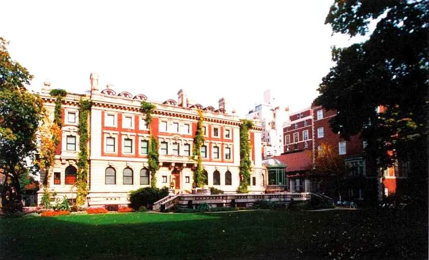 Здание музея НьюЙоркский Музей дизайна КуперХьюитт был основан в 1896 - фото 2