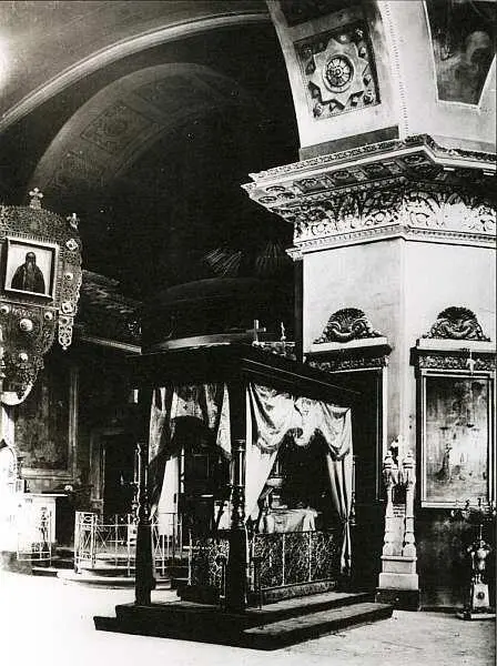 Рака с мощами преподобного князя Даниила в Троицком соборе Фото 1920х Главная - фото 49