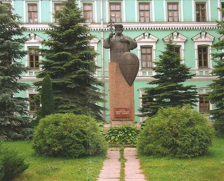 Памятник святому равноапостольному князю Владимиру Перед северным фасадом - фото 69