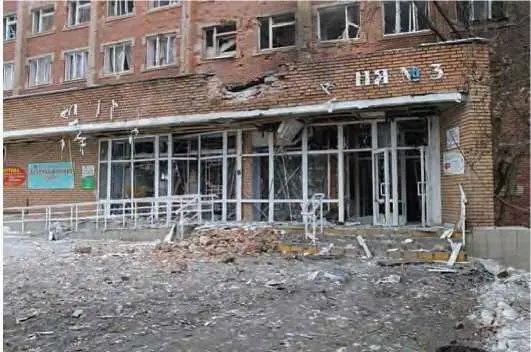 Результаты украинского обстрела городской клинической больницы 3 - фото 65