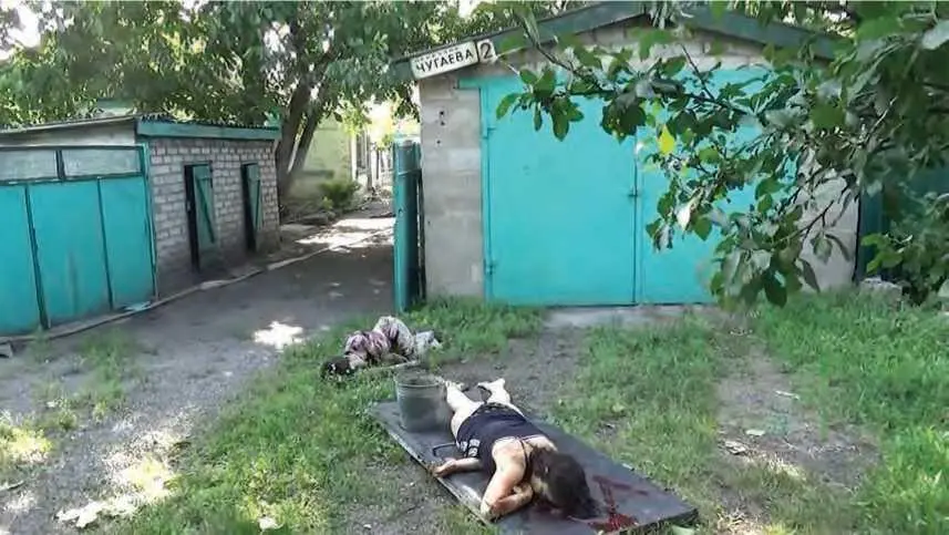 На фото результаты украинских обстрелов Донецка Об этом обстреле украинские - фото 71