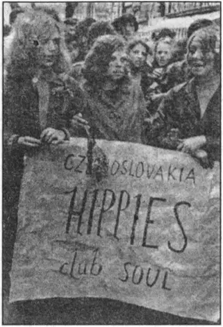Майская демонстрация 1968 г в Праге Действительно Прага являвшая собой - фото 18