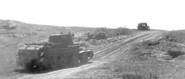 Танк БТ7 выдвигается к передовой линии Август 1939 года Машина из состава - фото 109
