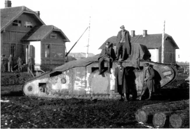 Танк МКВ после боев Станция Плесецкая октябрь 1919 года Обратите внимание - фото 69