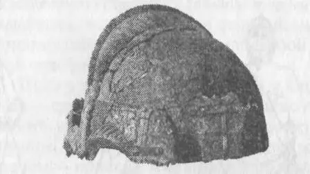Рис 80 Шлем из погребения Вендель XII Рис 81 Кольчуга найденная в - фото 67