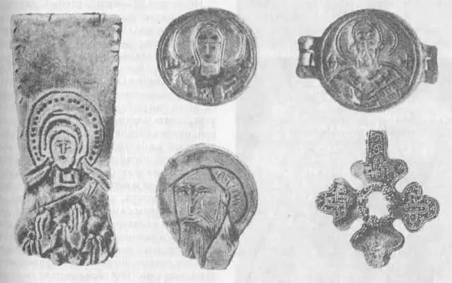 Рис 123 Археологические находки связанные с христианским культомСлева - фото 130