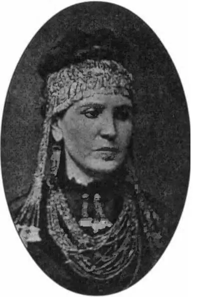 София Шлиман в украшениях из клада 7 августа 1876 г Шлиман вступил в Микены - фото 13