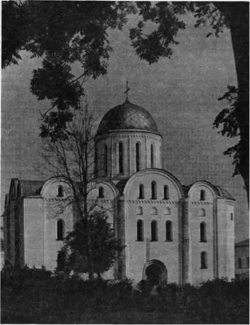 Борисоглебский собор в Чернигове Типичная для XII в одноглавая постройка - фото 162