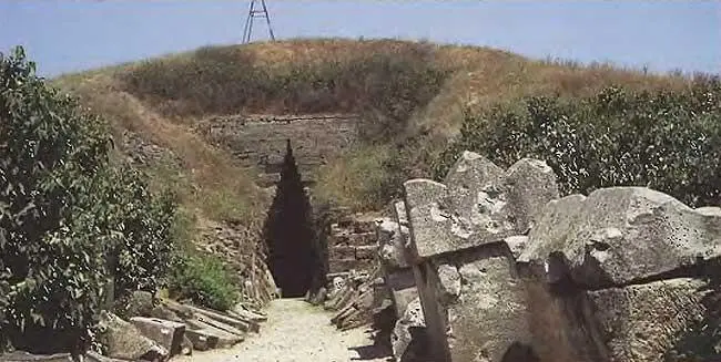 Рис В78 Перед входом в керченский Царский курган Фотография 1996 года - фото 83