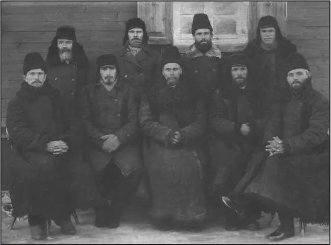 Кулаки Лузиковы за два дня до ссылки с родственниками и друзьями Калач - фото 1