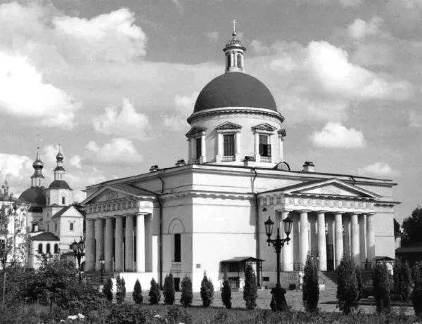 Троицкий собор самый большой собор монастыря Он вмещает более трех тысяч - фото 122