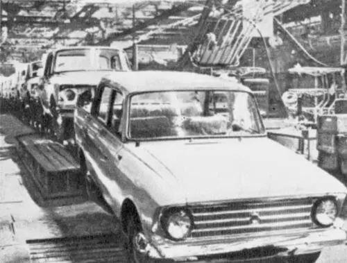 Москвич408 на главном конвейере Московского автозавода им Ленинского - фото 281