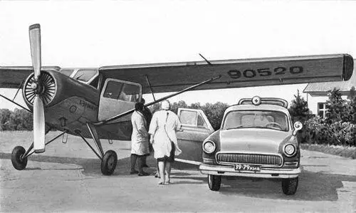 Эвакуация больного на санитарном самолете Авиация связи Авиация - фото 95