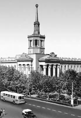 Фрунзе Здание политехникума 1954 Архитектор Е Г Писарской Фрунзе Здание - фото 299