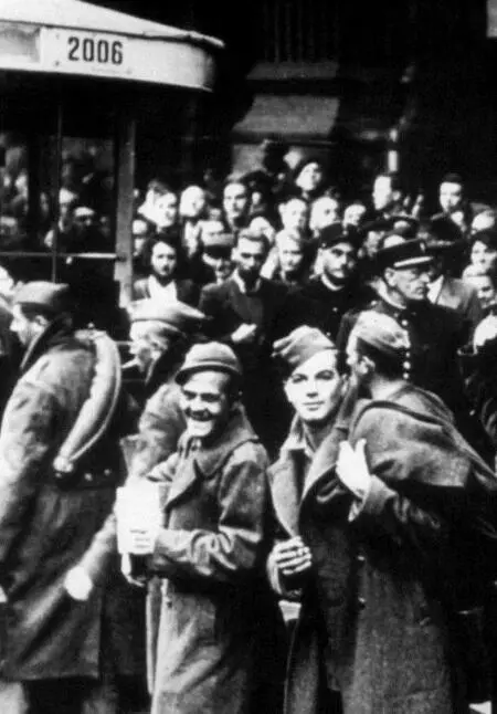 Возвращение французских военнопленных в октябре 1945 года Париж Восточный - фото 70