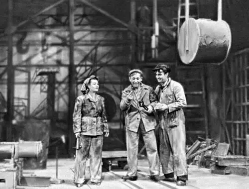 Болгария Сцена из спектакля Обещание А Гуляшки Народный театр София - фото 121