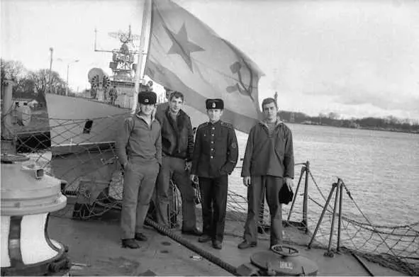 Разведывательная группа 561го ОМРП на боевом дежурстве на борту сторожевого - фото 44