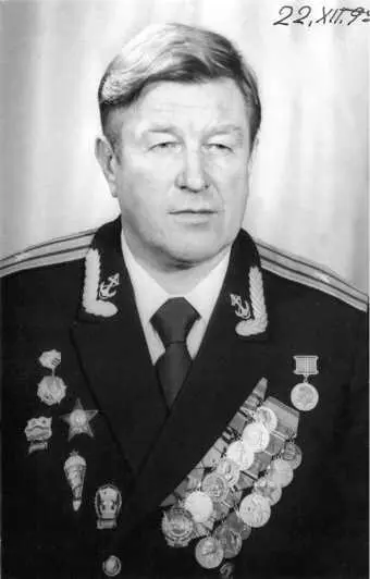 Капитан 3го ранга с 2000 года капитан 2го ранга Валентин Сергеевич - фото 78