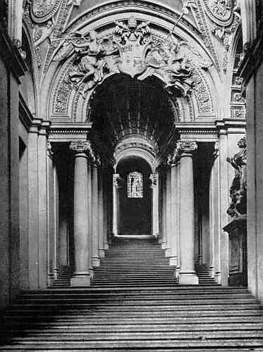 70 Рим Scala regia в Ватикане Она с самого начала рассчитана на чередование - фото 72