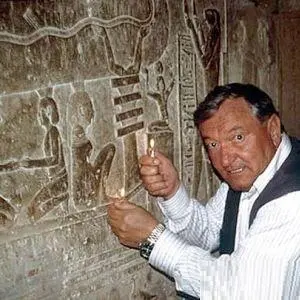 Эрих фон Дэникен Несколькими годами ранее в 1968 году советский - фото 25