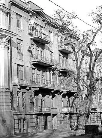 Дом в котором жил М Г Крейн Мемориальная доска М Г Крейну Дом где - фото 136