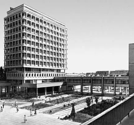Ташкент Главный корпус университета 1970 Архитекторы Е Е Калашникова и - фото 455