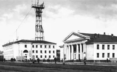 В центре г Дудинка Машинный зал УстьХантайской ГЭС Таймырский - фото 196