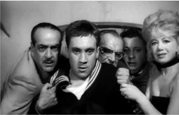 Кадр из кинофильма 713й просит посадку Ленинград 1961 год Людмила стала - фото 78