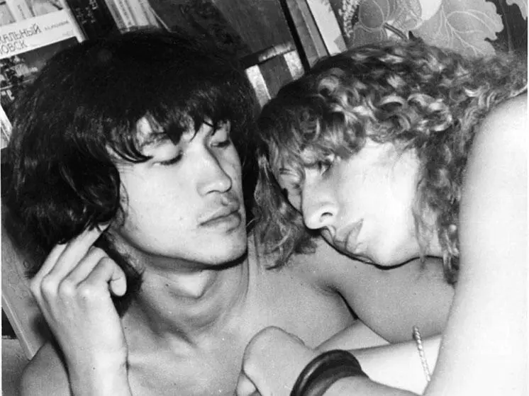 Марьяна и Виктор Цой 1983 год Фото Алексей Вишня День словно два ночь - фото 9