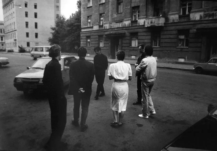 В день похорон Виктора Цоя Фото из архива Наталии Разлоговой В тот день по - фото 103