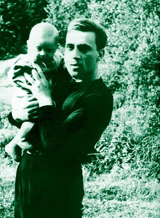 С сыном Аркадием который родился в 1962 году еще до бракосочетания Людмилы и - фото 13