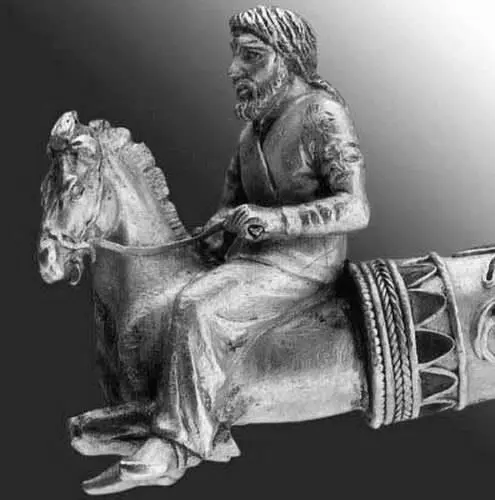 Скифское золото Т Алмас приводит описание захоронения Это захоронение - фото 33