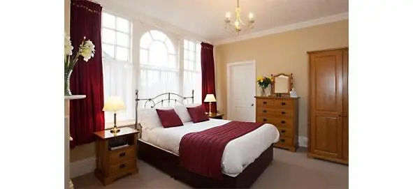 There is a big window in this room There is a bed There is a bedside table to - фото 31
