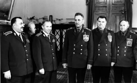 Фотографии к главе 3 Министр национальной обороны Чехословакии Мартин Дзур на - фото 13