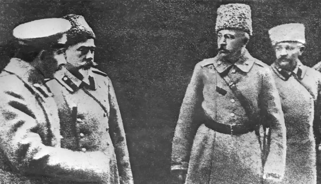 Генералы слева направо Богаевский Деникин Краснов и Романовский 1917 г - фото 238