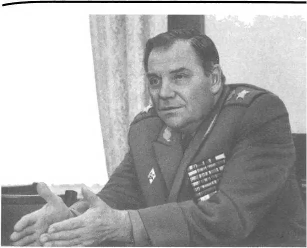 С августа по декабрь 1991 года генерал армии Владимир Лобов был начальником - фото 13
