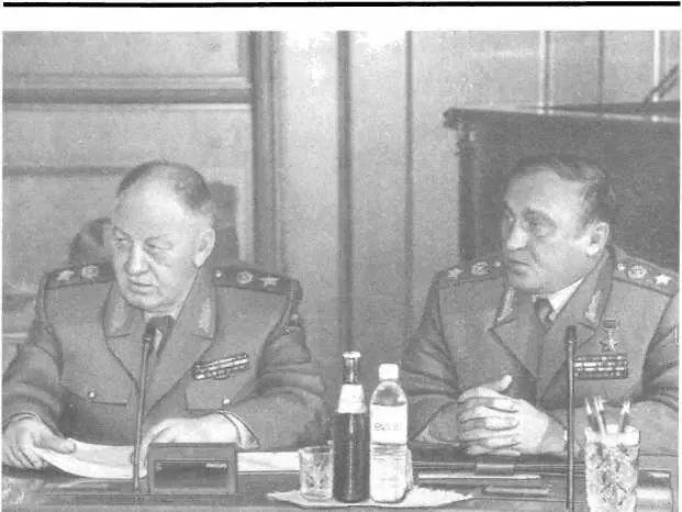 С 1992го по 1996 год генералы Павел Грачев и Михаил Колесников занимали два - фото 31