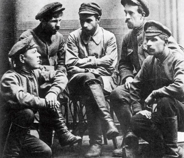 Убийцы алапаевских узников Фотография на память после содеянного злодеяния - фото 54