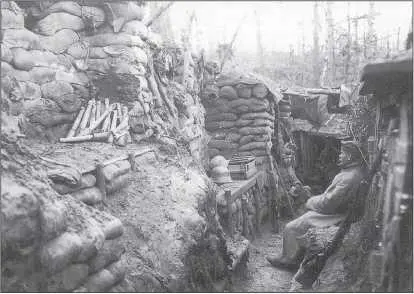 Ставшие уже обычными в 1916 г в германских траншеях постоянно готовые к бою - фото 193