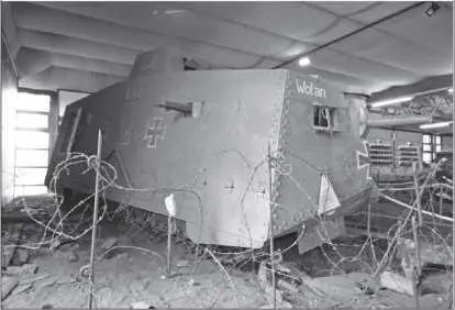 Заново построенный танк A7V 563 Вотан в экспозиции танкового музея в г - фото 216