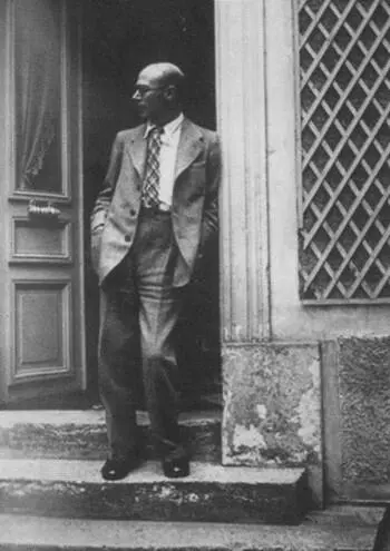 В дверях виллы Анаис Нин в Лувесьенне 1932 г Парижская записная книжка - фото 12