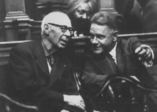 С Лоренсом Дарреллом 1962 г Дом на ОкампоДрайв в ПасификПэлисейдз под - фото 49