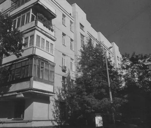 Дом НКВД по Троицкому переулку где жил Ким Современный вид Кофры - фото 42
