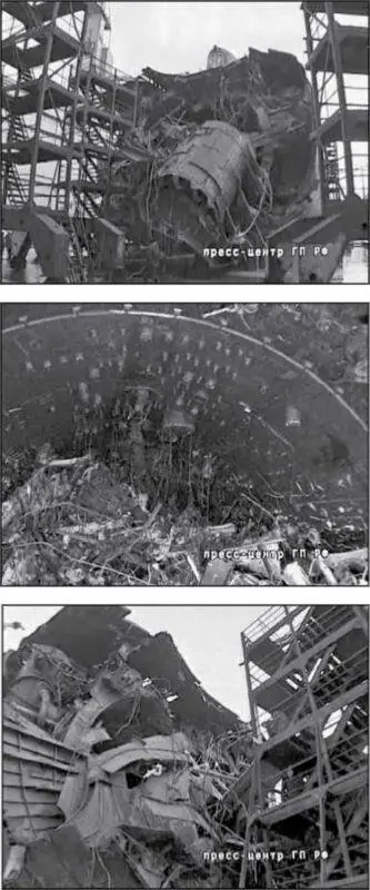 Фрагменты АПЛ Курск поднятые со дна моря в 2001 го ду и обследованные - фото 78