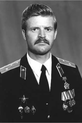 Капитан Кожмяков К Лейтенант Константин Кожмяков после выпуска попал в 22ю - фото 16