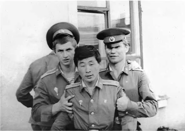 Курсанты Бабко Пак Быстрозоров Неоднократно участвовал в боевых оперях - фото 28