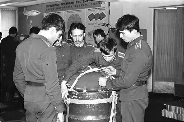 4й взвод 1983 гв на занятиях по ВДП Швартовка ПДУР47 Во время визита в - фото 40