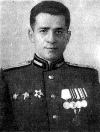 Начальник медсанслужбы 354й стрелковой дивизии подполковник И М Товбин В - фото 51