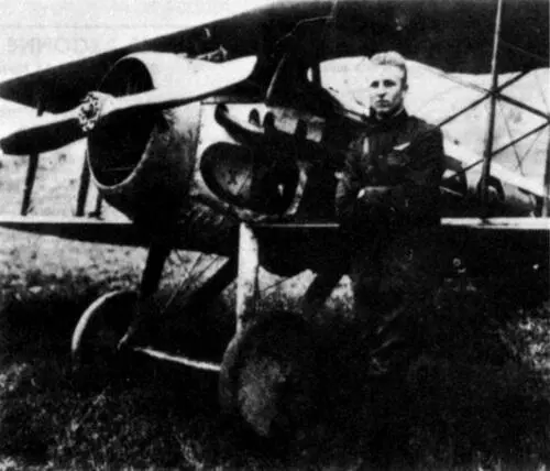 Фрэнк Люк американский ас у своего СПАДа 1918 октябрь 431 Вторая - фото 195